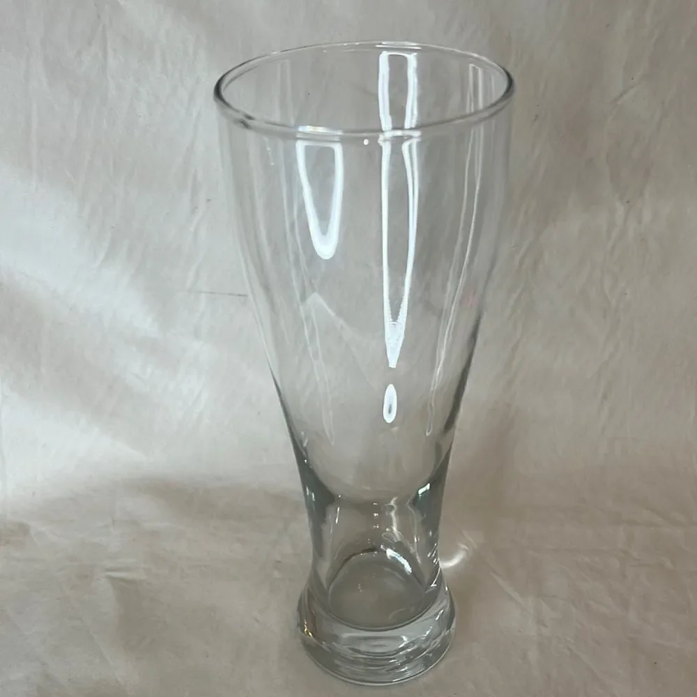Beer Glass 24 Ounces 9 Inches Tall 3 1/4 Inches Diameter Clear Drinking Bar